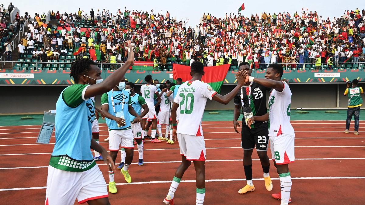 Los jugadores de Burkina Faso celebrando la clasificación
