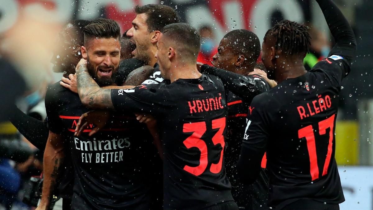 Los jugadores del Milan celebran el gol de Olivier Giroud al Torino Los jugadores del Milan celebran el gol de Olivier Giroud al Torino