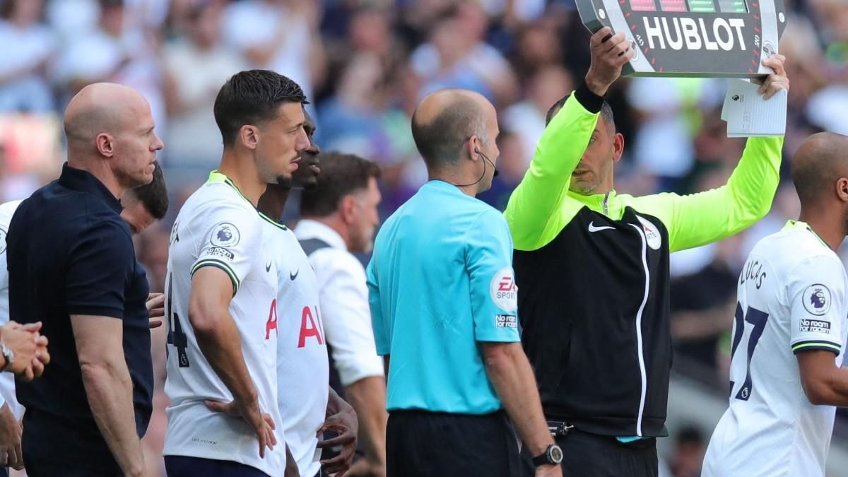 Lenglet en su primer partido oficial con el Tottenham Hotspur Lenglet en su primer partido oficial con el Tottenham Hotspur