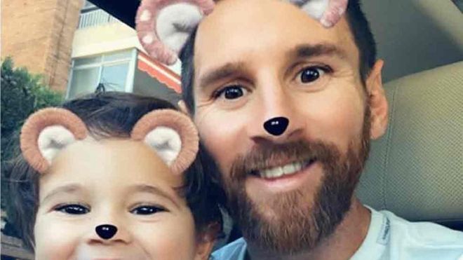 Messi, junto a su hijo Mateo Messi, junto a su hijo Mateo