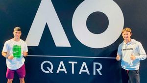 Alcaraz suma su primer triunfo en la previa del Open de Australia Alcaraz suma su primer triunfo en la previa del Open de Australia