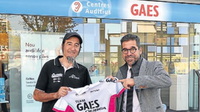 Juanjo Méndez, con Antonio Gassó delante de la sede de Gaes Juanjo Méndez, con Antonio Gassó delante de la sede de Gaes