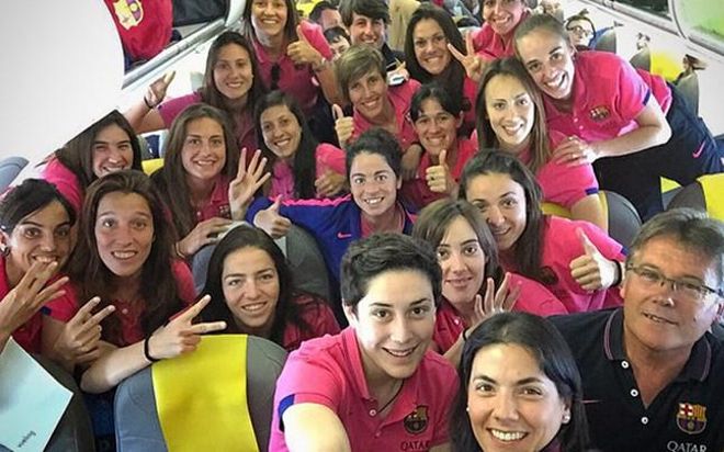 Las jugadoras del FC Barcelona celebraron el título dentro del avión Las jugadoras del FC Barcelona celebraron el título dentro del avión