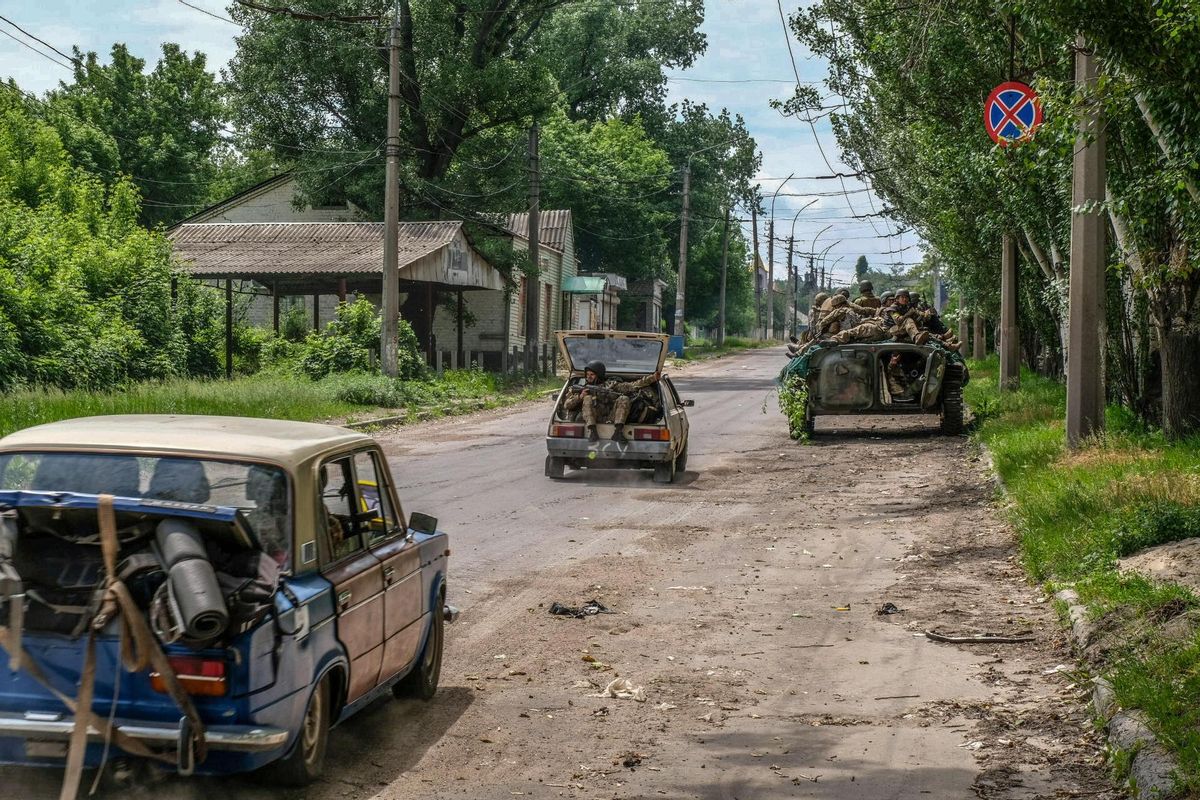 Soldados de Ucrania en la ciudad de Lisichansk, situada en los alrededores de Severodonetsk, en Lugansk (este) Soldados de Ucrania en la ciudad de Lisichansk, situada en los alrededores de Severodonetsk, en Lugansk (este)