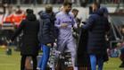 Eintracht - FC Barcelona: Piqué se retiró lesionado del Deutsche Bank Park