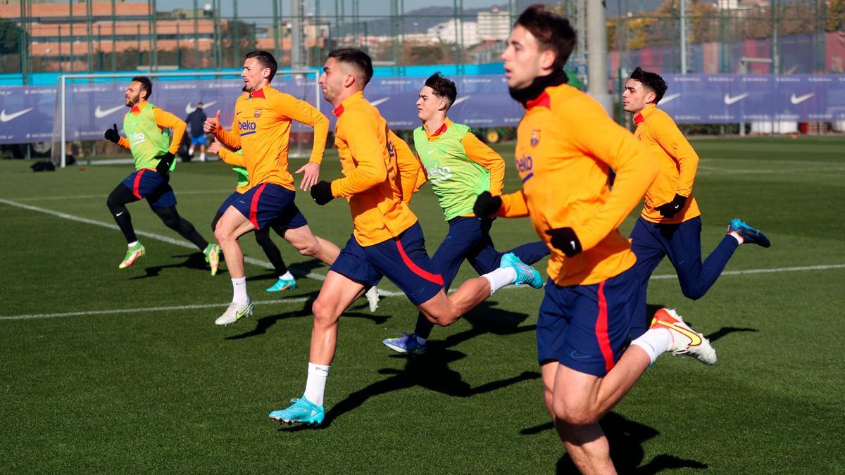 El Barça sigue entrenando mientras espera a los nuevos refuerzos