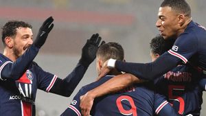 Los jugadores del PSG abrazan a Icardi tras el 1-0 Los jugadores del PSG abrazan a Icardi tras el 1-0