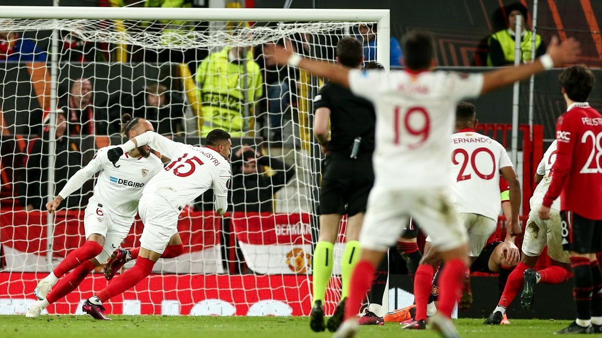 Manchester United-Sevilla |  El gol en propia de Harry Maguire