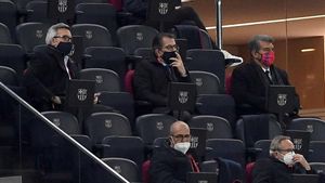 Laporta, Font y Freixa, en el palco del Camp Nou Laporta, Font y Freixa, en el palco del Camp Nou
