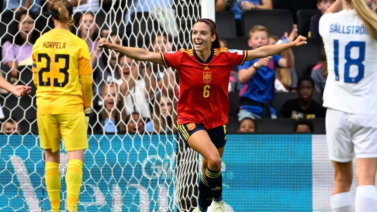 Aitana celebrando el segundo gol de España