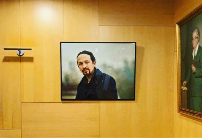 Ione Belarra cuelga un retrato de Pablo Iglesias en el Ministerio de Derechos Sociales: «Peleó como nadie»