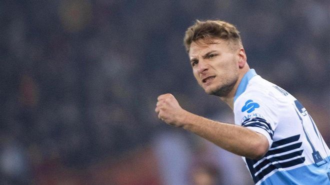 Immobile anotó el 2-0 contra la Roma desde el punto de penalti Immobile anotó el 2-0 contra la Roma desde el punto de penalti