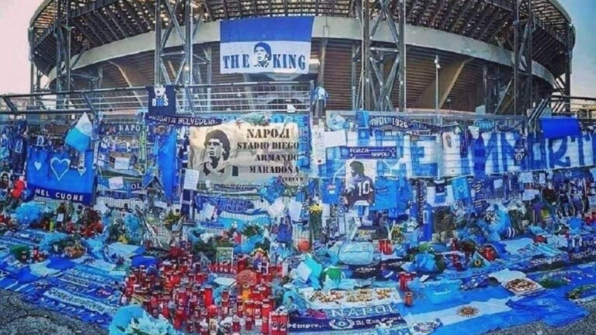 Homenaje a Maradona en el estadio del Napoli Homenaje a Maradona en el estadio del Napoli