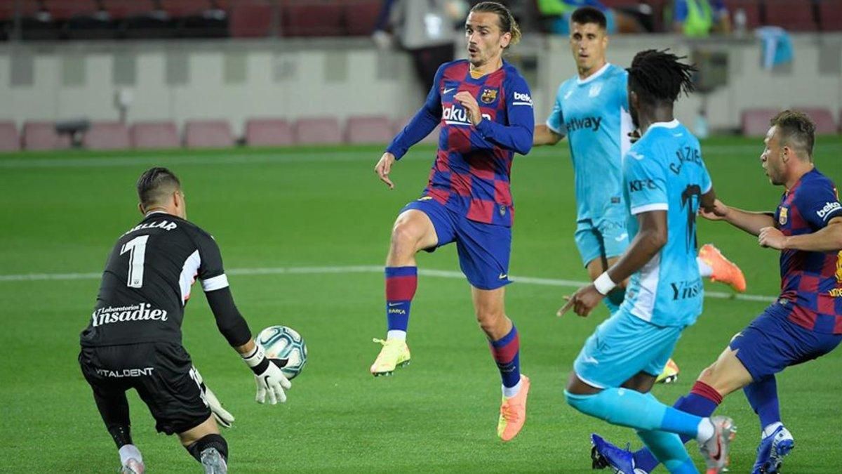 El primer remate del FC Barcelona fue obra de Griezmann a la media hora de juego El primer remate del FC Barcelona fue obra de Griezmann a la media hora de juego