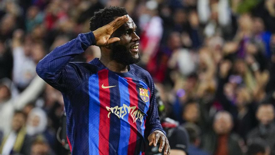 برشلونة يقترب من إتمام بيع فرانك كيسيه إلى الأهلي السعودي مقابل 20 مليون يورو