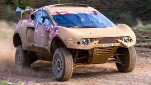 Nani Roma y Loeb completaron su primer test con el coche del Dakar Nani Roma y Loeb completaron su primer test con el coche del Dakar