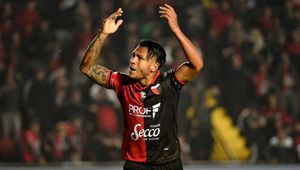 Colón de Santa Fe ya está entre los 16 mejores Colón de Santa Fe ya está entre los 16 mejores