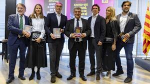 Jordi Llauradó, junto al presidente del FC Barcelona, Joan Laporta, en la presentación del libro Apretaos el cinturón, que nos lo pasaremos bien