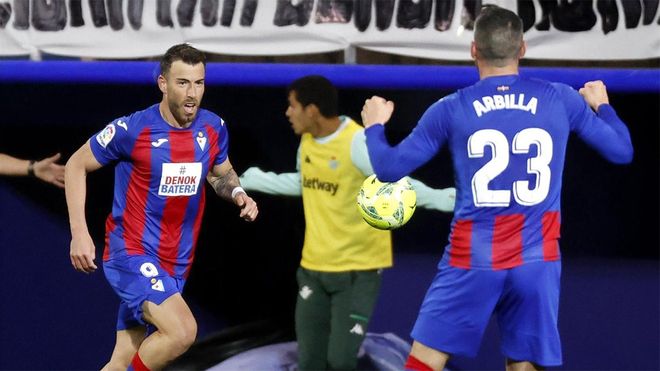 Sergi Enrich mantiene viva la esperanza del Eibar Sergi Enrich mantiene viva la esperanza del Eibar