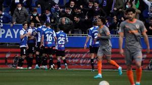 El Alavés celebra un gol ante el Valencia