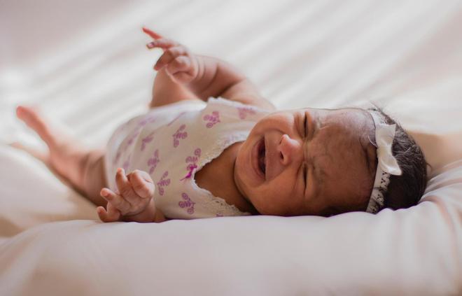 Si tu hijo tiene problemas para dormir solo, dejar que llore NO es la solución