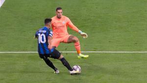Manchester City - Inter de Milán | El mano a mano entre Ederson y Lautaro