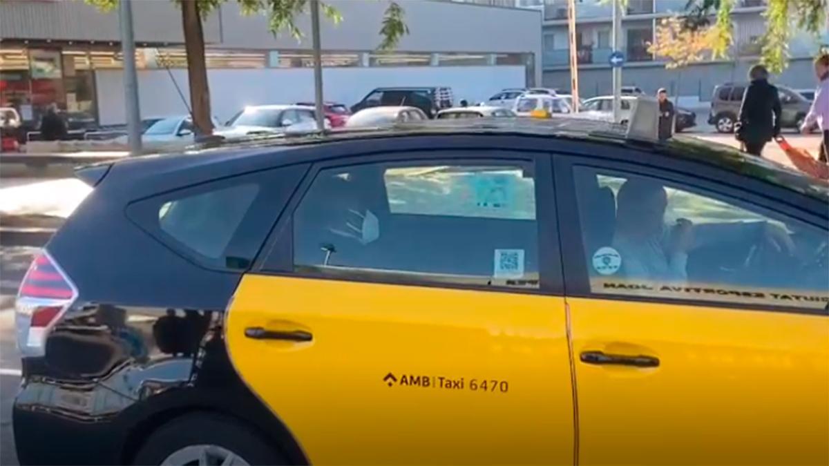 El agente de Kessié sale en taxi de la ciudad deportiva del Barça