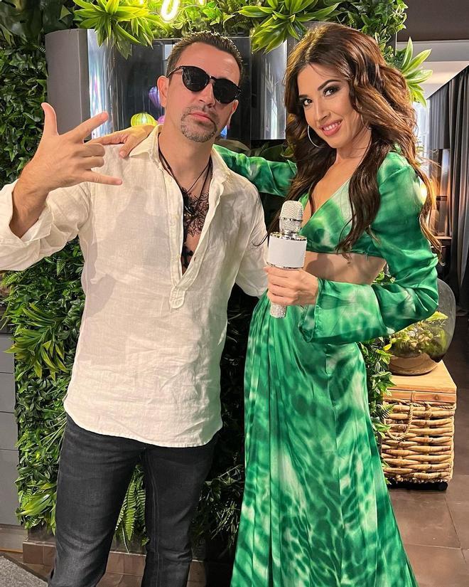 Fotos | Xavi se disfraza de Marc Anthony en un concurso de karaoke y Nuria,  su pareja de JLO