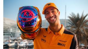 Ricciardo, con el casco que lucirá en su despedida de McLaren en Abu Dhabi