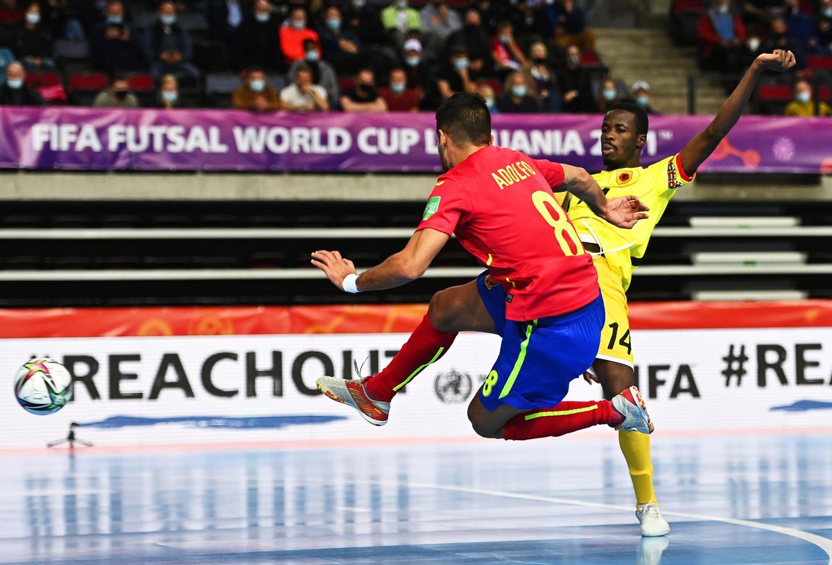Adolfo en la jugada de uno de sus goles Adolfo en la jugada de uno de sus goles