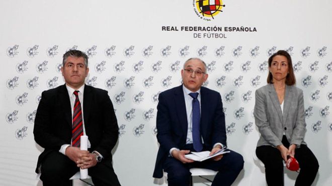 Iñaki Mikeo, primero por la izquierda, lo deja por motivos personales Iñaki Mikeo, primero por la izquierda, lo deja por motivos personales