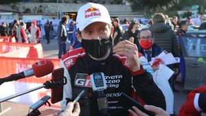 Ogier atiende a los medios tras su victoria Ogier atiende a los medios tras su victoria
