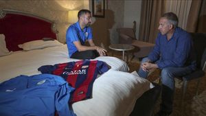 Xavi Hernández analizó la actualidad azulgrana con el subdirector de Sport en su habitación Xavi Hernández analizó la actualidad azulgrana con el subdirector de Sport en su habitación