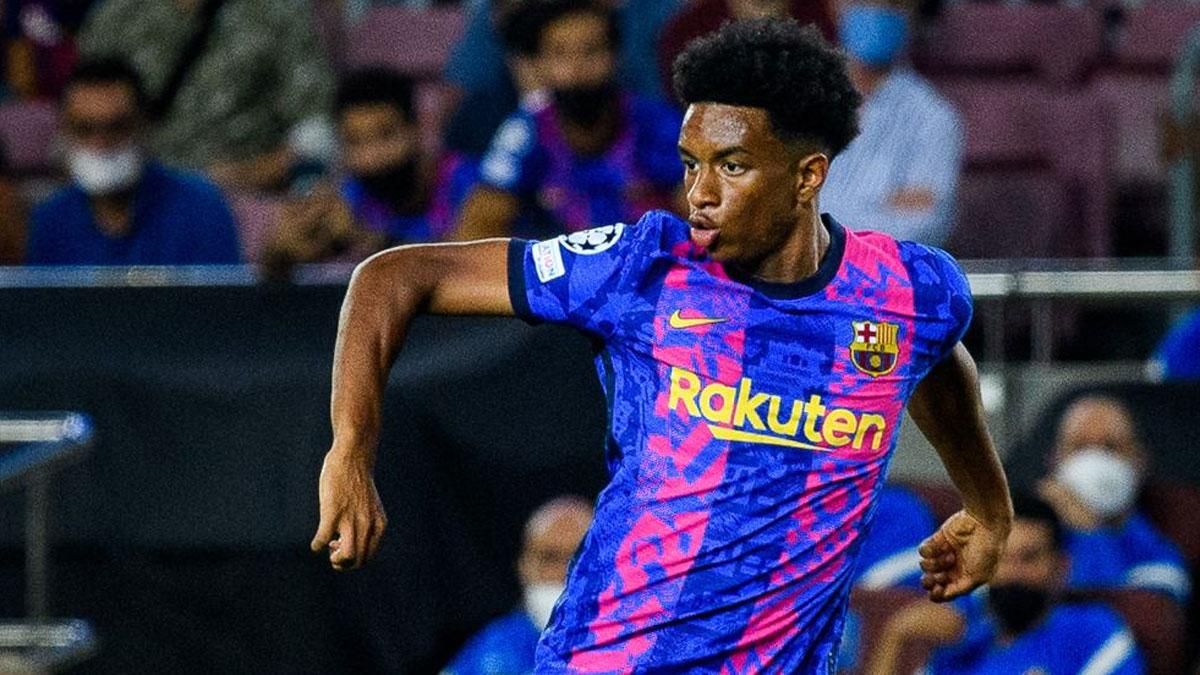Alejandro Balde debuto en el partido de Champions contra el Bayern Alejandro Balde debuto en el partido de Champions contra el Bayern