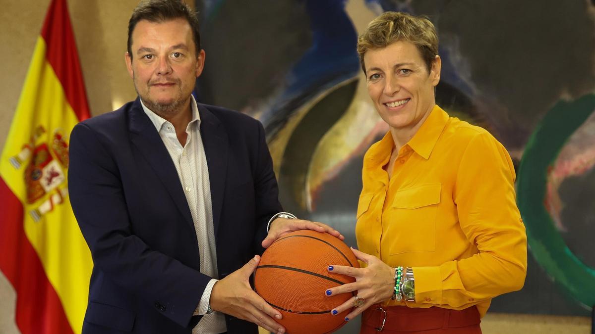 Elisa Aguilar recibe la 'bendición' del CSD