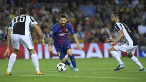 Messi controla el balón ante Barzagli y Pjanic Messi controla el balón ante Barzagli y Pjanic