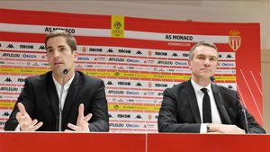 Robert Moreno, junto a Oleg Petrov el día de su presentación como entrenador del Mónaco Robert Moreno, junto a Oleg Petrov el día de su presentación como entrenador del Mónaco