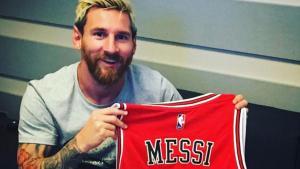 Leo Messi luce la nueva camiseta