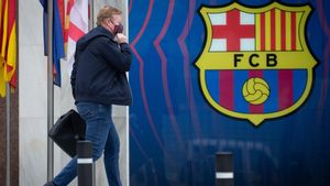 Koeman entrando en las oficinas del Barça Koeman entrando en las oficinas del Barça