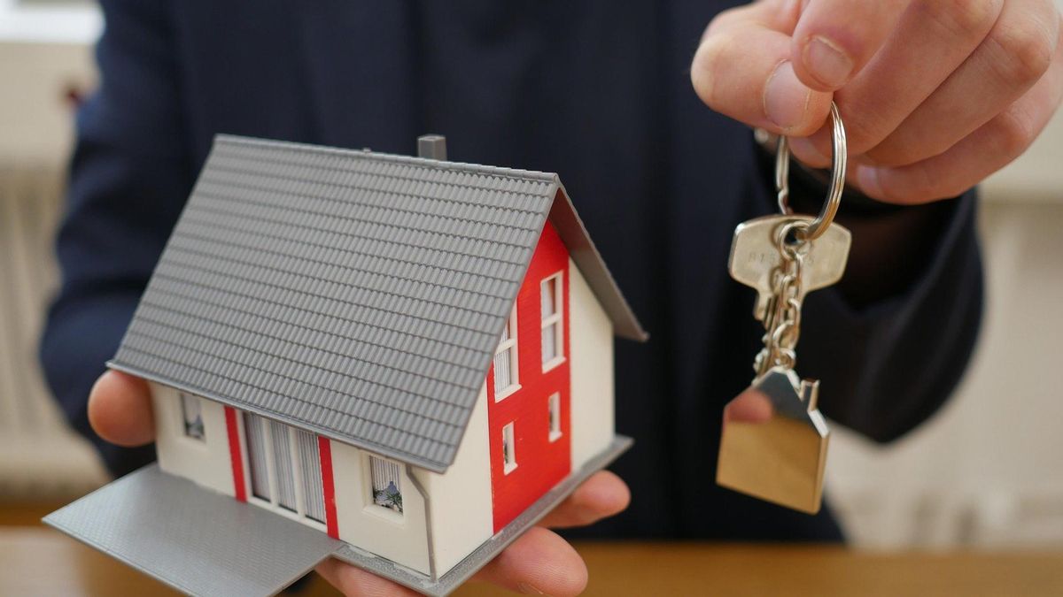 La entrega de llaves de una vivienda La entrega de llaves de una vivienda