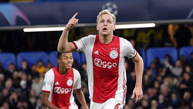 Donny van de Beek confía en acabar recalando en el FC Barcelona Donny van de Beek confía en acabar recalando en el FC Barcelona