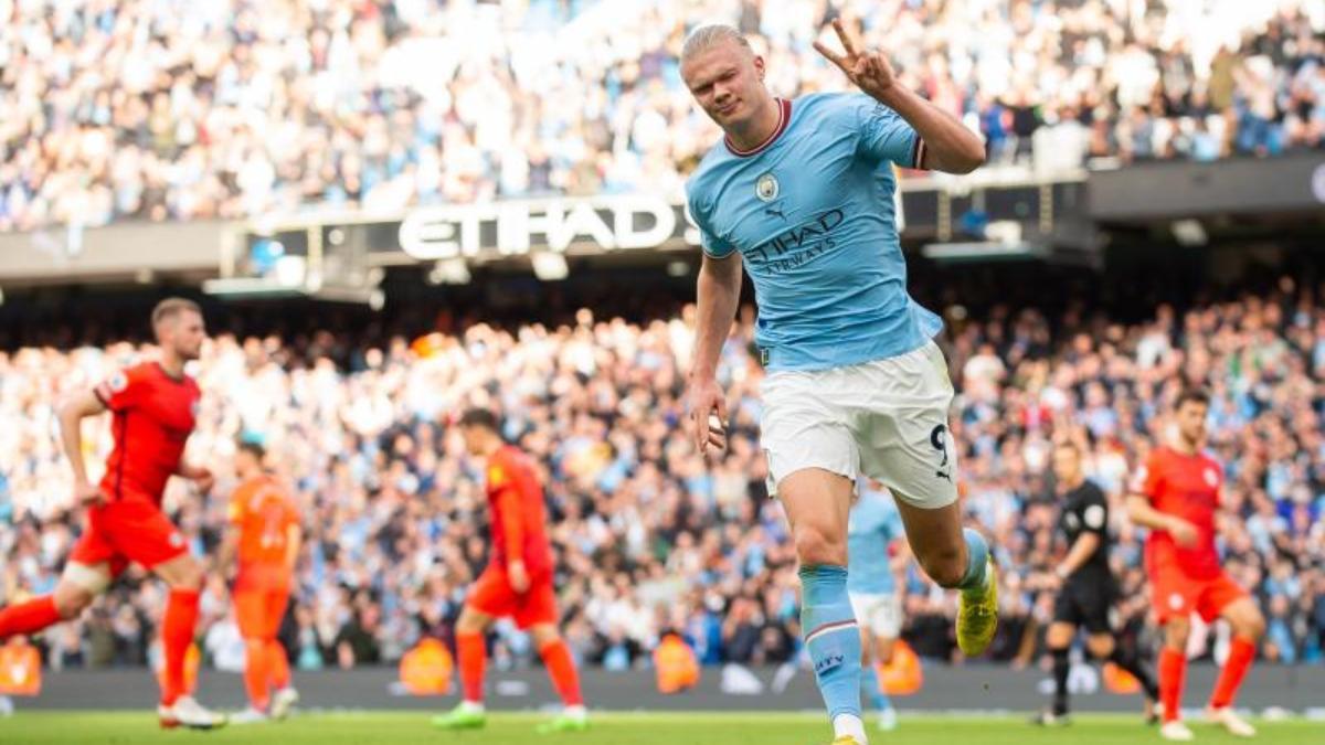 Erling Haaland, jugador del Manchester City, celebra un gol