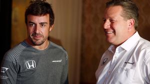 Alonso y Zak Brown en Bahrein Alonso y Zak Brown en Bahrein