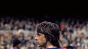 Johan Cruyff dejó de lado su tradicional 14 para llevar el 9 durante las temporadas 1974/75 y 1977/78