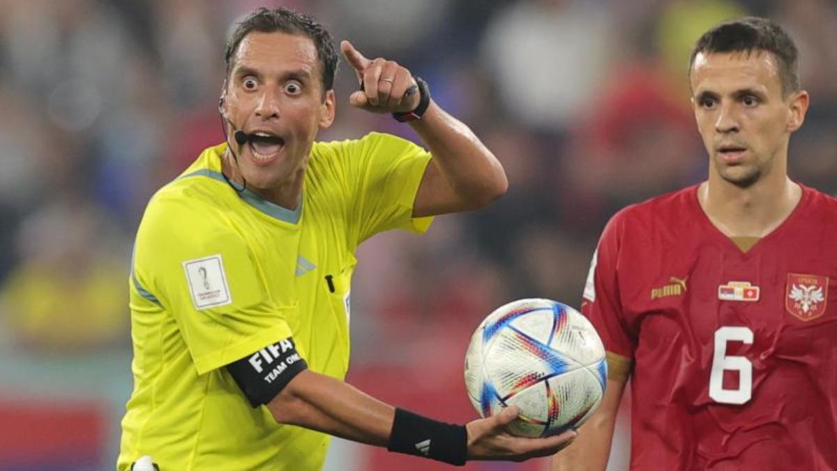 El árbitro argentino Fernando Rapallini durante el Serbia-Suiza del Mundial de Qatar 2022