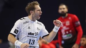 Steffen Weinhold celebra un gol con Jorge Maqueda al fondo Steffen Weinhold celebra un gol con Jorge Maqueda al fondo
