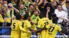 Los jugadores del Nantes celebran el gol de Blas con su afición