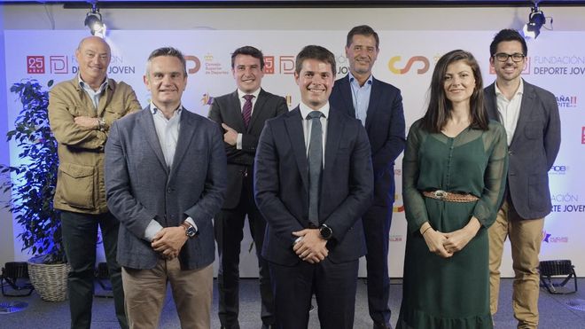De izquierda a derecha: Ignacio Solana, fundador de OÉOÉ Márketing y creador del “Tour Universo Mujer”; Félix Jordán de Urríes, director general de la Fundación Deporte Joven del Consejo Superior de Deportes; Laura Gil, responsable del Patrocinio deportivo de Iberdrola De izquierda a derecha: Ignacio Solana, fundador de OÉOÉ Márketing y creador del “Tour Universo Mujer”; Félix Jordán de Urríes, director general de la Fundación Deporte Joven del Consejo Superior de Deportes; Laura Gil, responsable del Patrocinio deportivo de Iberdrola