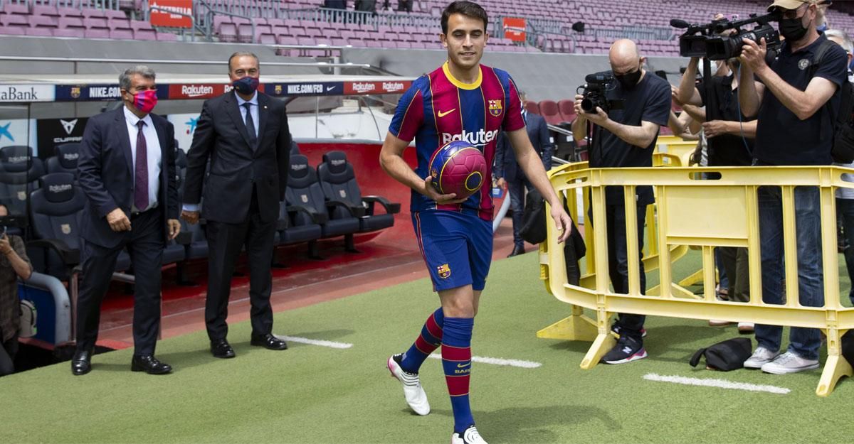 Eric Garcia salta al Camp Nou observado con satisfacción por Laporta y Yuste Eric Garcia salta al Camp Nou observado con satisfacción por Laporta y Yuste