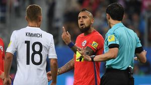 Vidal y Kimmich vieron tarjeta amarilla tras su enganchada Vidal y Kimmich vieron tarjeta amarilla tras su enganchada
